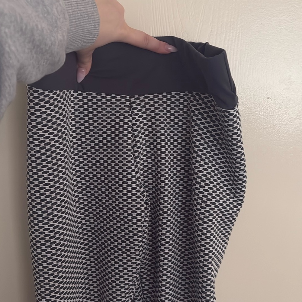 Amazon brand Large leggings , scrunch butt